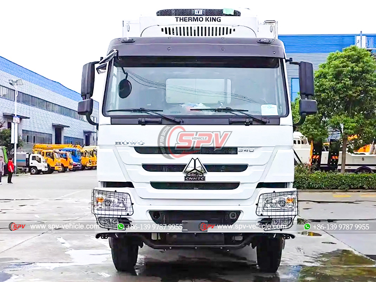 Sinotruk 6X4 Frozen Vehicle - Front Side